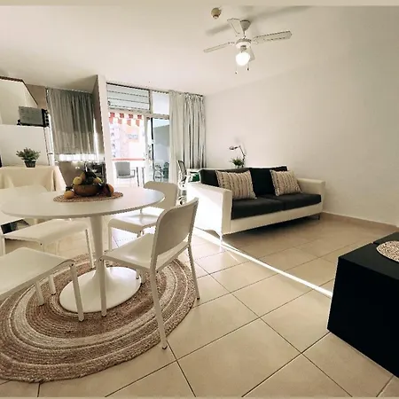 Cherry Cake פלאייה דל אינגלז